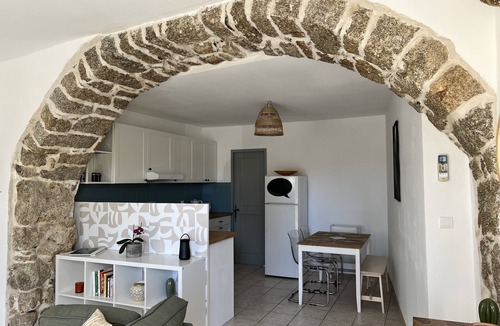 Notre-Dame-de-la-Rouviere Apartment | "Le Cocon"