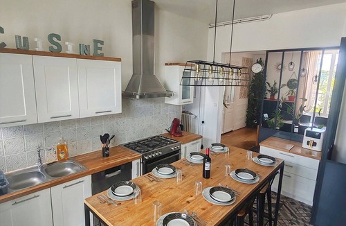 Nevers House | Le Cocon Nivernais, family home 14pers, swimming pool, spa and playground