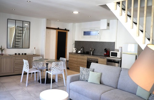 Nevers Apartment | Le Cocon St Martin – Cozy Duplex in Nevers City Center, Air Conditioning