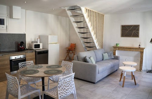 Nevers Apartment | Le Cocon St Martin – Cozy Duplex in Nevers City Center, Air Conditioning