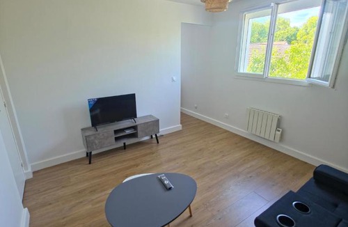 Saint Germain les Arpajon Apartment | Le Cosy Arpajonnais Renovated, fully equipped one-bedroom apartment