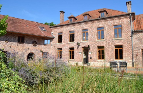 Ennevelin Hotel | Le Domaine des Cigognes