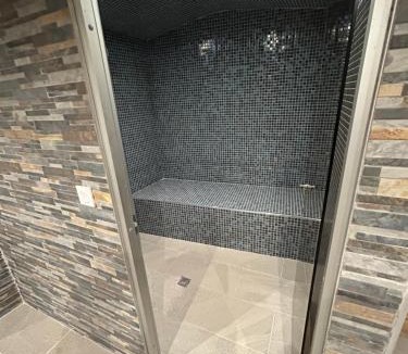 Saint-Laurent-d'Olt House | Le domaine du Bez la grange piscine,sauna,hammam,spa en aubrac