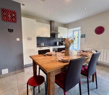 Morestel Apartment | Le Douare, Proche centre-ville, Parking
