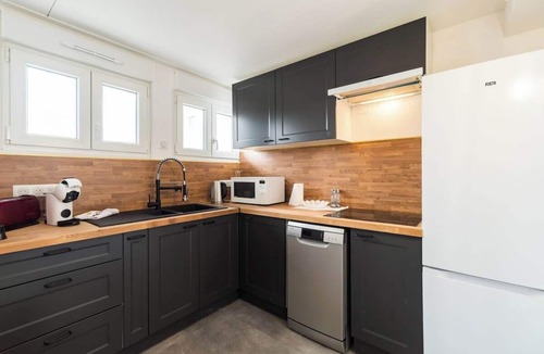 Paimpol Apartment | Le Duplex du Port: Parking, Paimpol Center