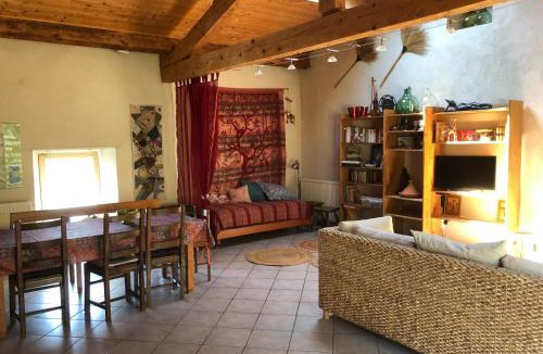 Estivareilles House | Le Four des Garniers La maison en pierres au bout du chemin