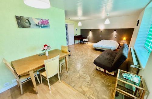 Le Breuil Apartment | Le grand studio - Proche Gare TGV et RCEA