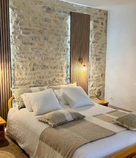 Meursault Bed & Breakfast | "LE JARDIN" Chambre de charme, piscine à Meursault