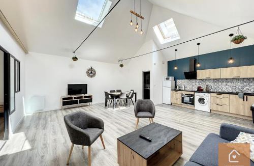 Chatellerault Apartment | Le Loft Climatisé - 6 personnes - Entrée autonome