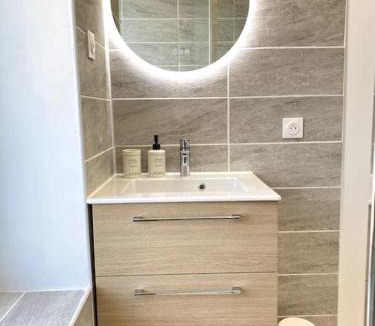 Chateauroux Apartment | Le Métropolitain-proche centre-clim-tout équipé-linges fournis
