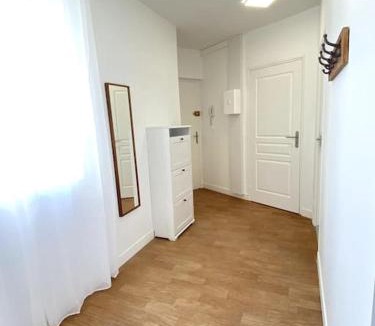 Chateauroux Apartment | Le Métropolitain-proche centre-clim-tout équipé-linges fournis