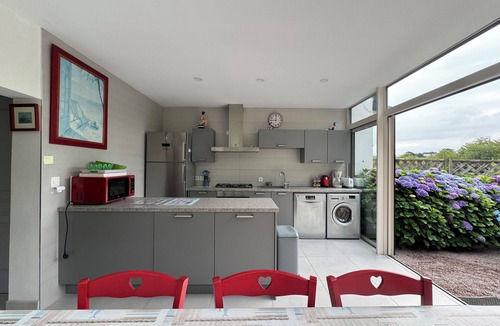 Trevou-Treguignec House | "Le Macareux" Vacation Rental & Chalet - Lush, Green Setting - Trestel Plage