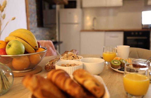 Villefranche-de-Rouergue Apartment | Le Nid 3 Wifi, Netflix, Disney+, Coeur de Bastide