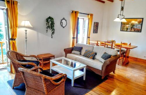 Port-Sainte-Marie House | Le Nid - Maison dans les bois avec cheminée et vue