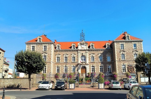 Issoire Apartment | Le Nidyssoire in the heart of Issoire with SPA in summer and winter