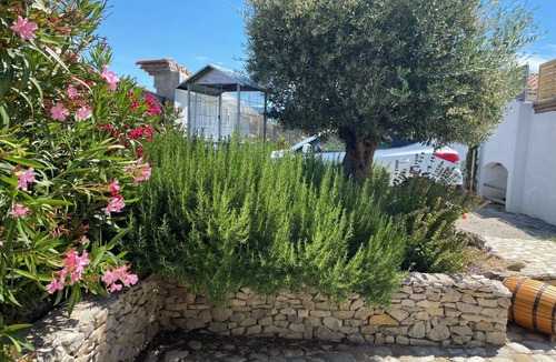 Aubignosc Apartment | Le palmier 4 * Studio Cocooning with exterior and swimming pool. Pets allowed