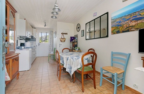 Saint-Lyphard Bed & Breakfast | "Le Pavillon De La Brière" Guest Rooms – Wifi, Parking, Garden