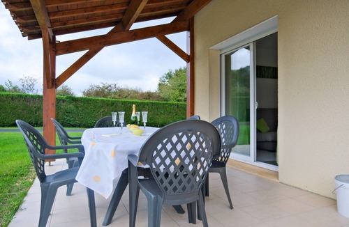 Savignac-les-Eglises House | Le Perchoir – Air-Conditioned House with Shared Pool in Savignac-les-Églises