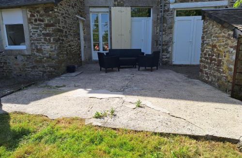 Saint-Cyr-en-Pail House | Le Petit Château