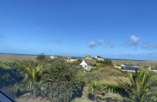 Cleder House | Le Petit Pingouin, sleeps 6, sea and beach 300 metres away