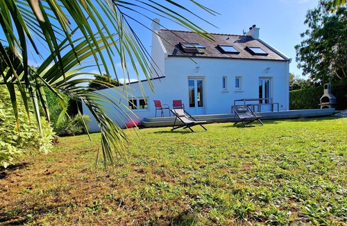 Cleder House | Le Petit Pingouin, sleeps 6, sea and beach 300 metres away