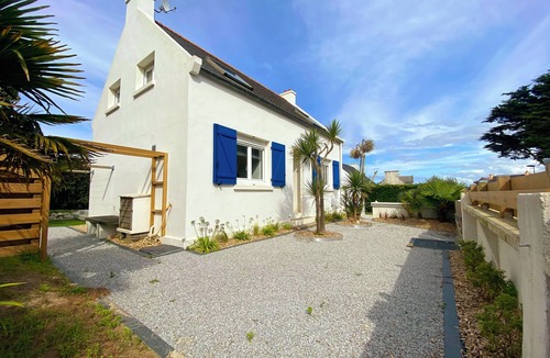 Cleder House | Le Petit Pingouin, sleeps 6, sea and beach 300 metres away
