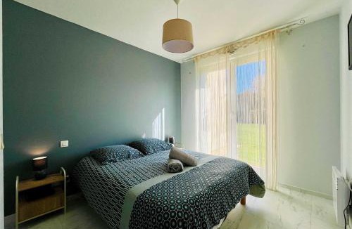 Carentan Apartment | Le Petit Podium Cozy Ground Floor