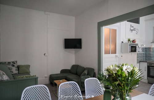 Thiers Apartment | Le Phoenix - Appart 95m² - 8 pers + baby - Free parking - Heart of Thiers