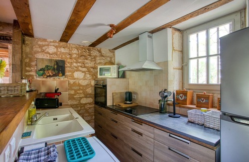 Mayac House | Le Pigeonnier – Characterful House with Garden and Shared Pool in Dordogne