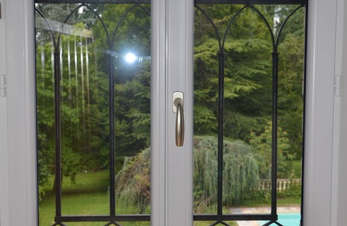 Cusset Apartment | Le Pigeonnier. Private apartment in château grounds, 5 km from historic Vichy