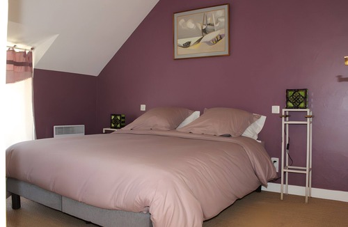 Saint-Jacut-les-Pins Bed & Breakfast | Le Pilori – Violine Room with Shared Terraces, Garden, and Pool
