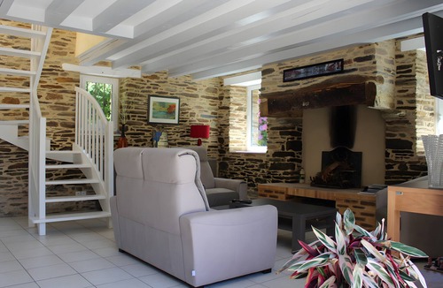 Saint-Jacut-les-Pins Bed & Breakfast | Le Pilori – Violine Room with Shared Terraces, Garden, and Pool