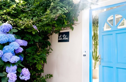 Saint-Jacut-les-Pins Bed & Breakfast | Le Pilori – Violine Room with Shared Terraces, Garden, and Pool