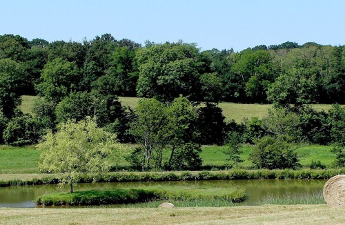 Saint-Sauveur-le-Vicomte House | Le Pont D'Albart lakeside cottage & pool near quiet uncrowded beaches