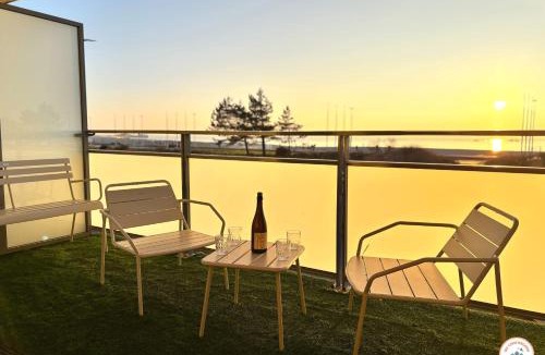 Saint-Martin-du-Littoral Apartment | Le Pop Art' - Terrasse Great Sea View and Parking