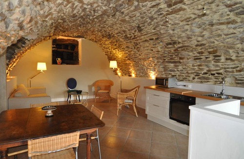 Blesle Cottage | Le Poulailler is a comfortable, well equipped and sunny holiday home