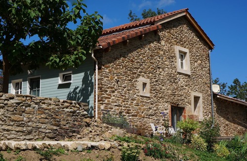 Blesle Cottage | Le Poulailler is a comfortable, well equipped and sunny holiday home