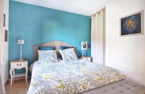 Saint-Jean-de-la-Riviere House | Le Poulpe Bleu - Maison 6p avec jardin
