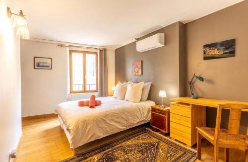Vic-le-Comte Apartment | Le Refuge de la Roche - Piscine, Extérieur, Clim
