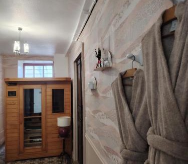 Vatan House | Le Relais des Roses- Sauna, Chambres d'hôtes, Gîte