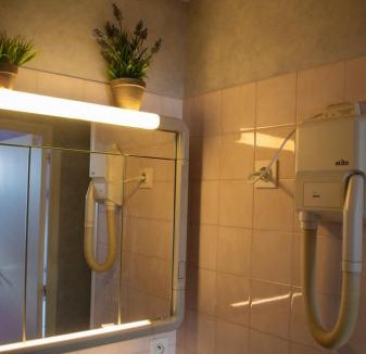 Vibraye Hotel | Le relais du chapeau rouge