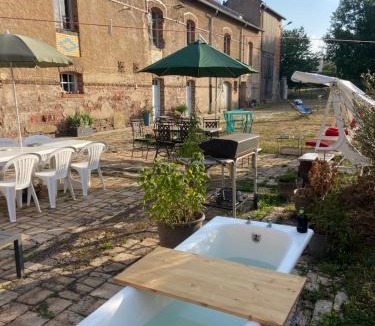 Ecuisses Apartment | le relais Perrusson, Bed and breakfast et camping à la tuilerie