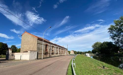 Ecuisses Apartment | le relais Perrusson, Bed and breakfast et camping à la tuilerie