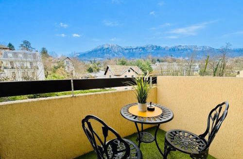 Aix-les-Bains City Center Apartment | Le Rev'Aix Balcon et Parking Prive