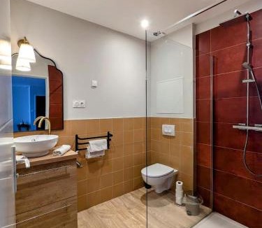 Riorges Apartment | Le Riad, sauna & jacuzzi