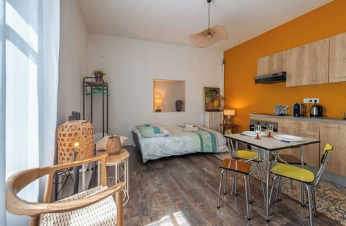 Laval Apartment | Le Rousseau - Petfriendly - Wifi - TV