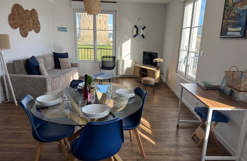 Downtown Apartment | Le Sémaphore Une Escale poétique au fil de l'eau et de l'histoire