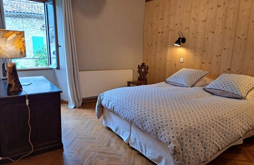 Menee House | Le Sareymond