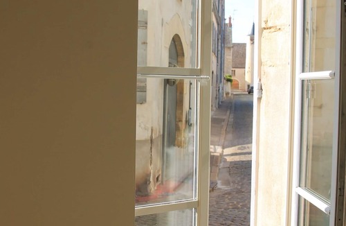 Beaune City Centre Apartment | "Le Sarment, Beaune historic district downtown