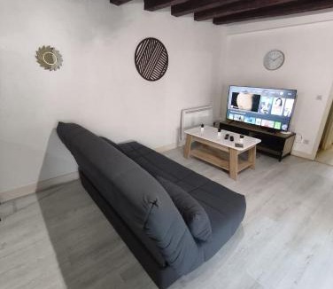 Vatan Apartment | Le St Laurian - Centre Vatan - WiFi - 4 pers